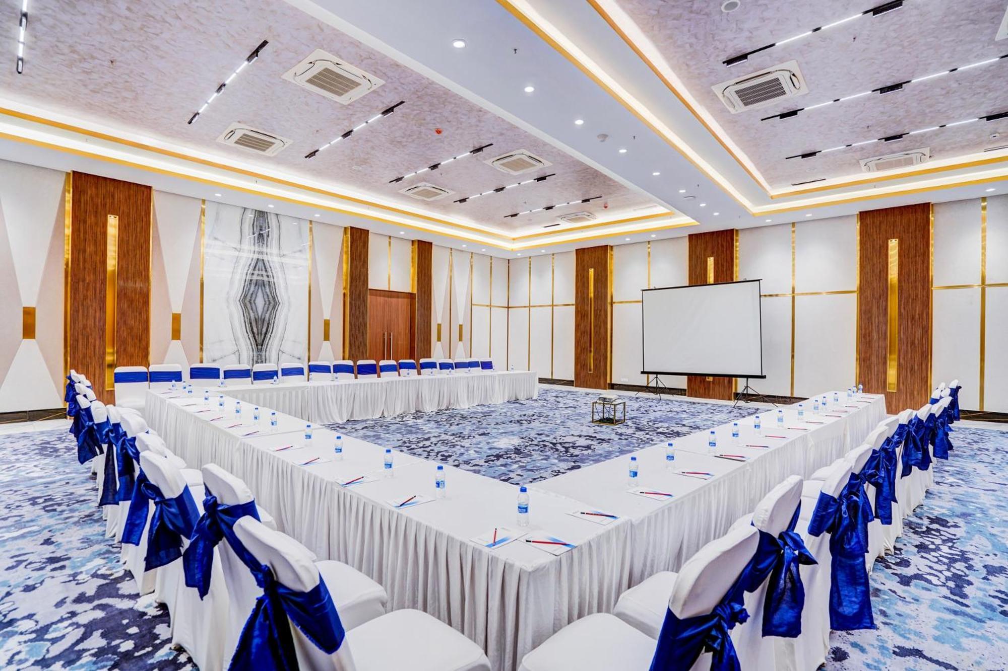 Sunday Hotels And Residences Gurgaon Exterior photo